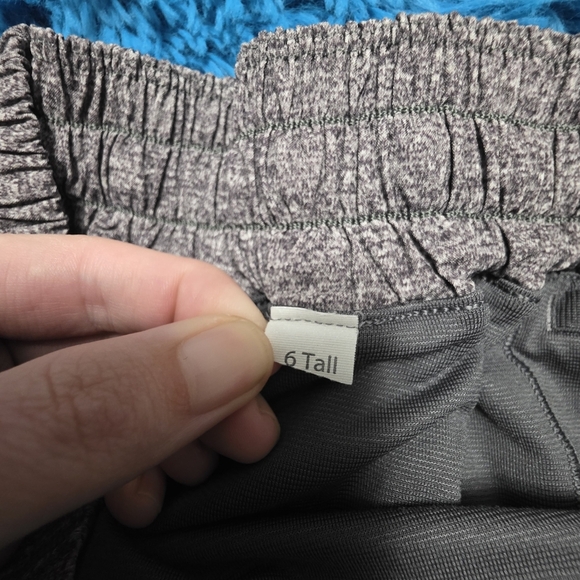 Lululemon Hotty Hot Short II 4" Size 6Tall - Picture 6 of 10